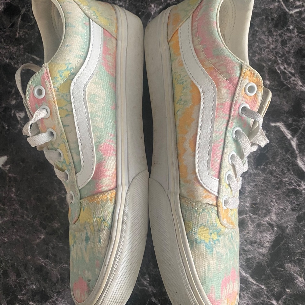 Vans - Picture 5 of 7